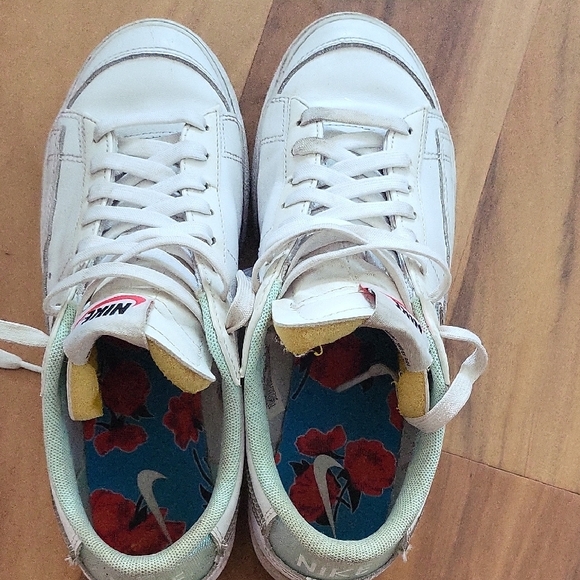 Women - Nike White and Silver Low-Top Sneakers - Picture 6 of 7
